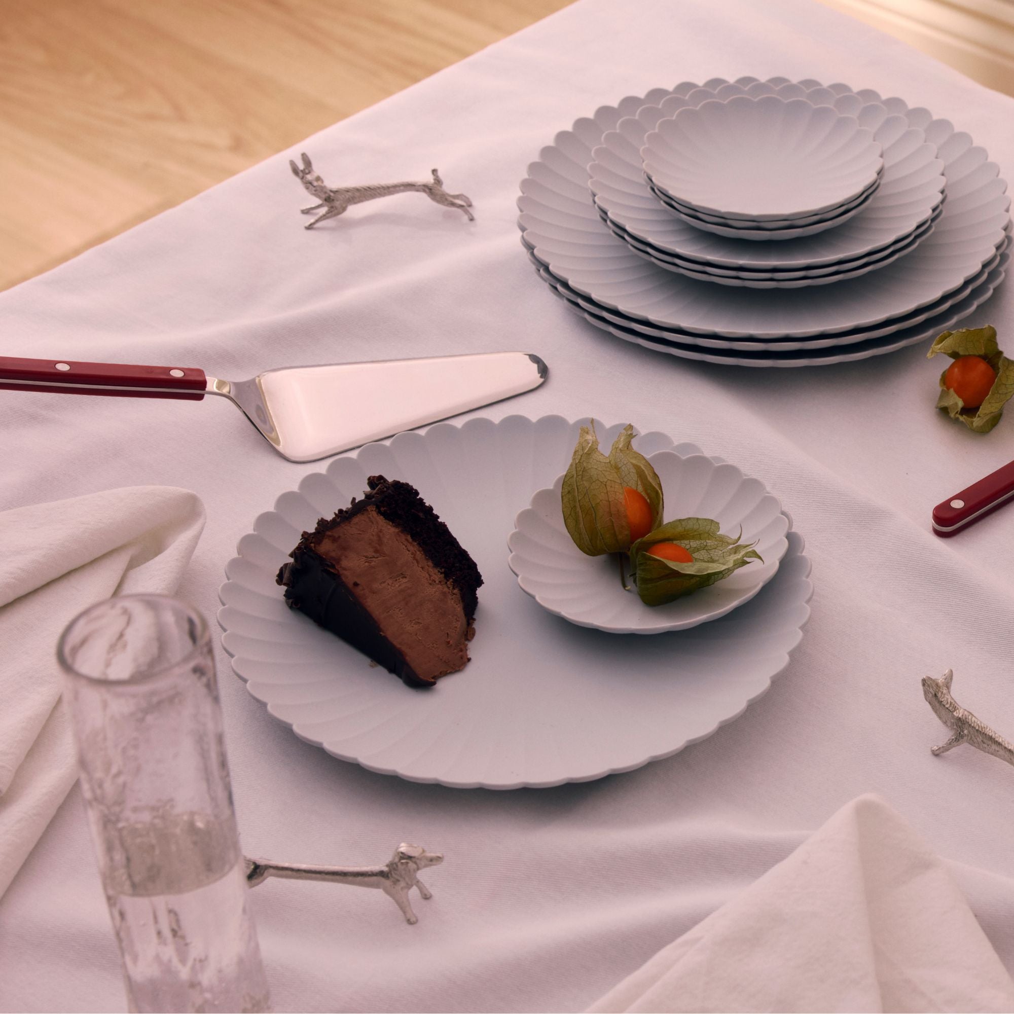 Goodee-Sabre-Bistrot Solid Tart Server - Color - Burgundy/Shiny